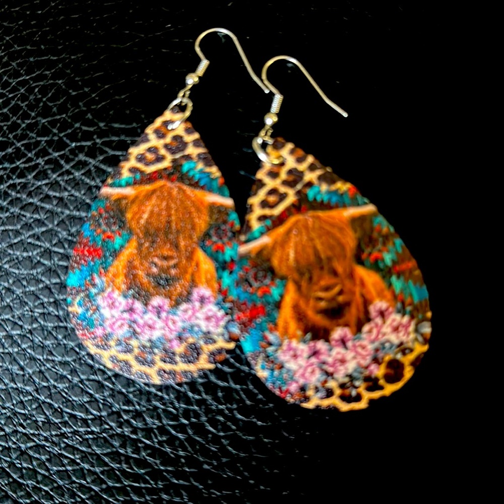 Mooooood put some country in your style with those highland cow cuties earnings!